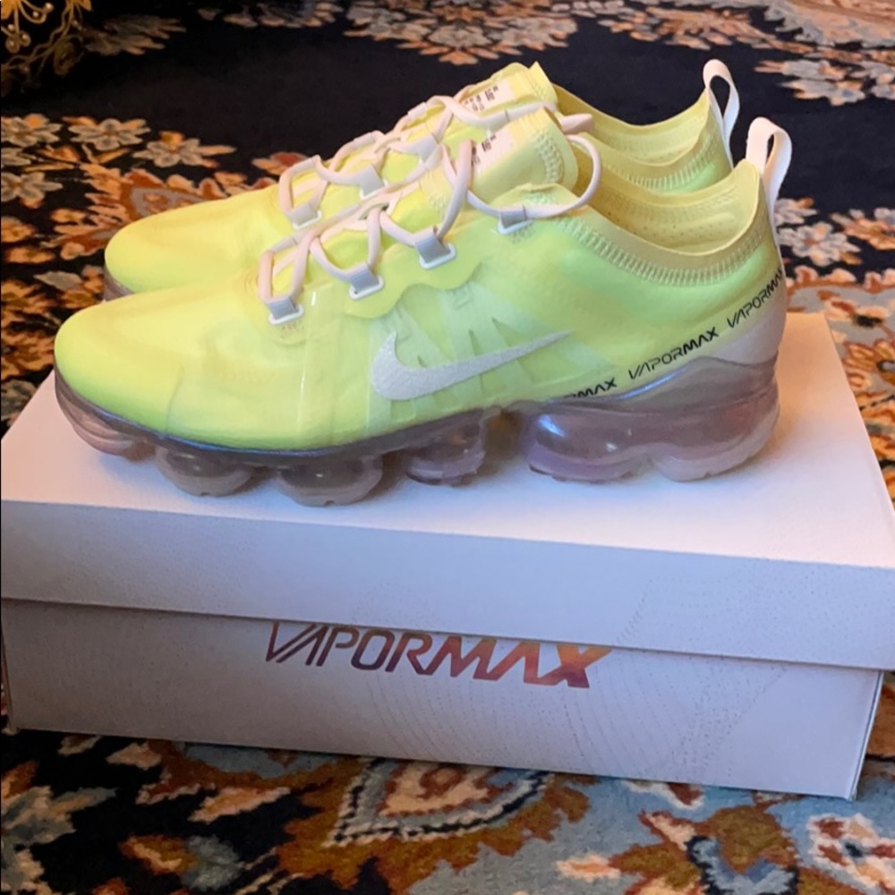 Women’s nike Vapormax size 9